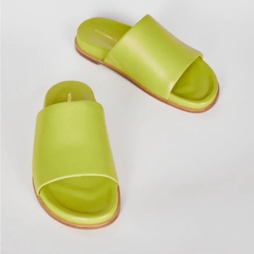 PIPPY SLIP ON SANDAL in Wasabi